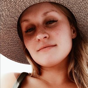 Meet your Posher, Lacey